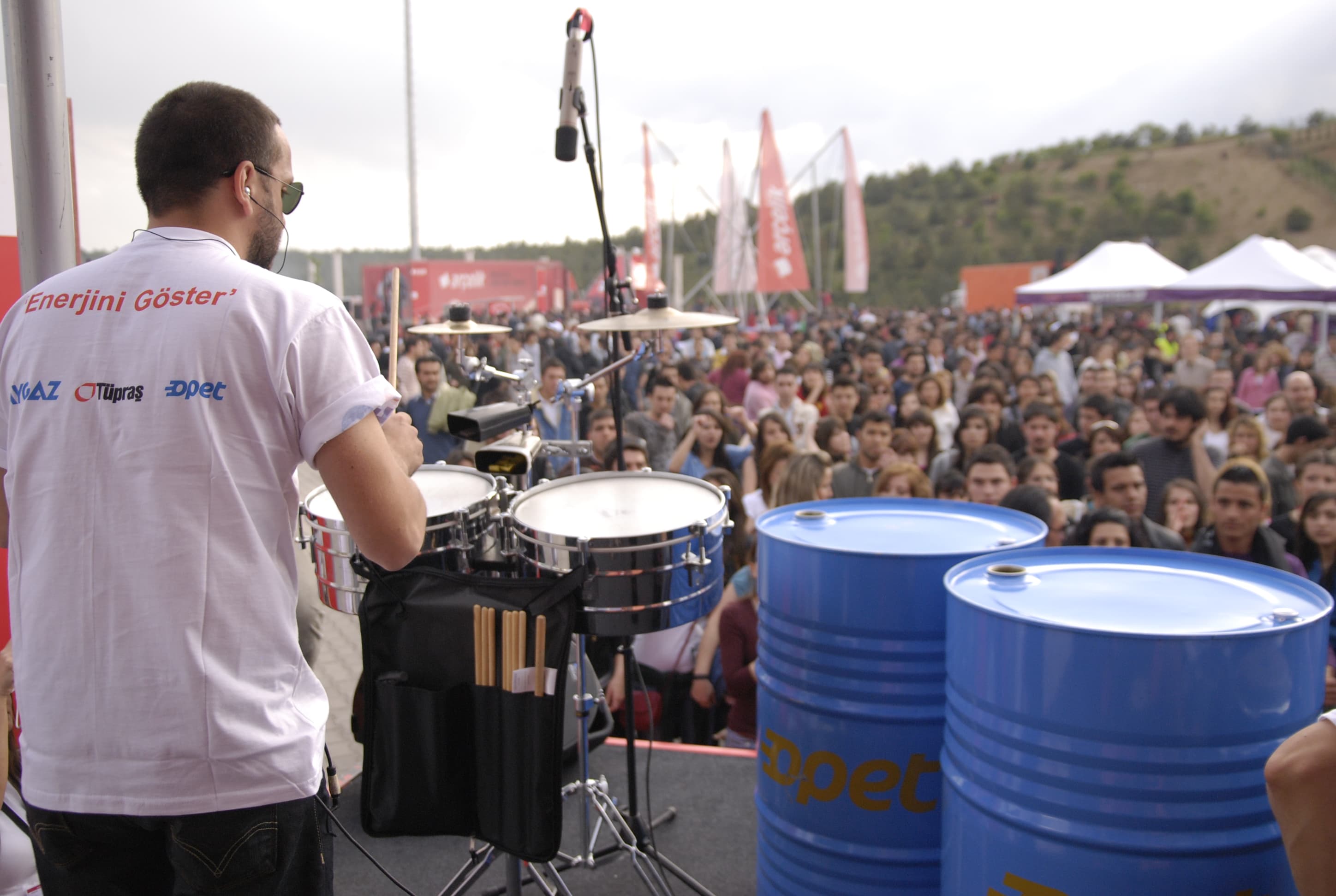 Koç Fest – percussion and marching band performances on the festival stage
